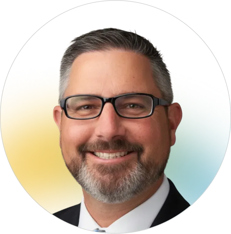Professional headshot of a smiling man with glasses and a beard, representing the personalized service provided by Panorama agents.